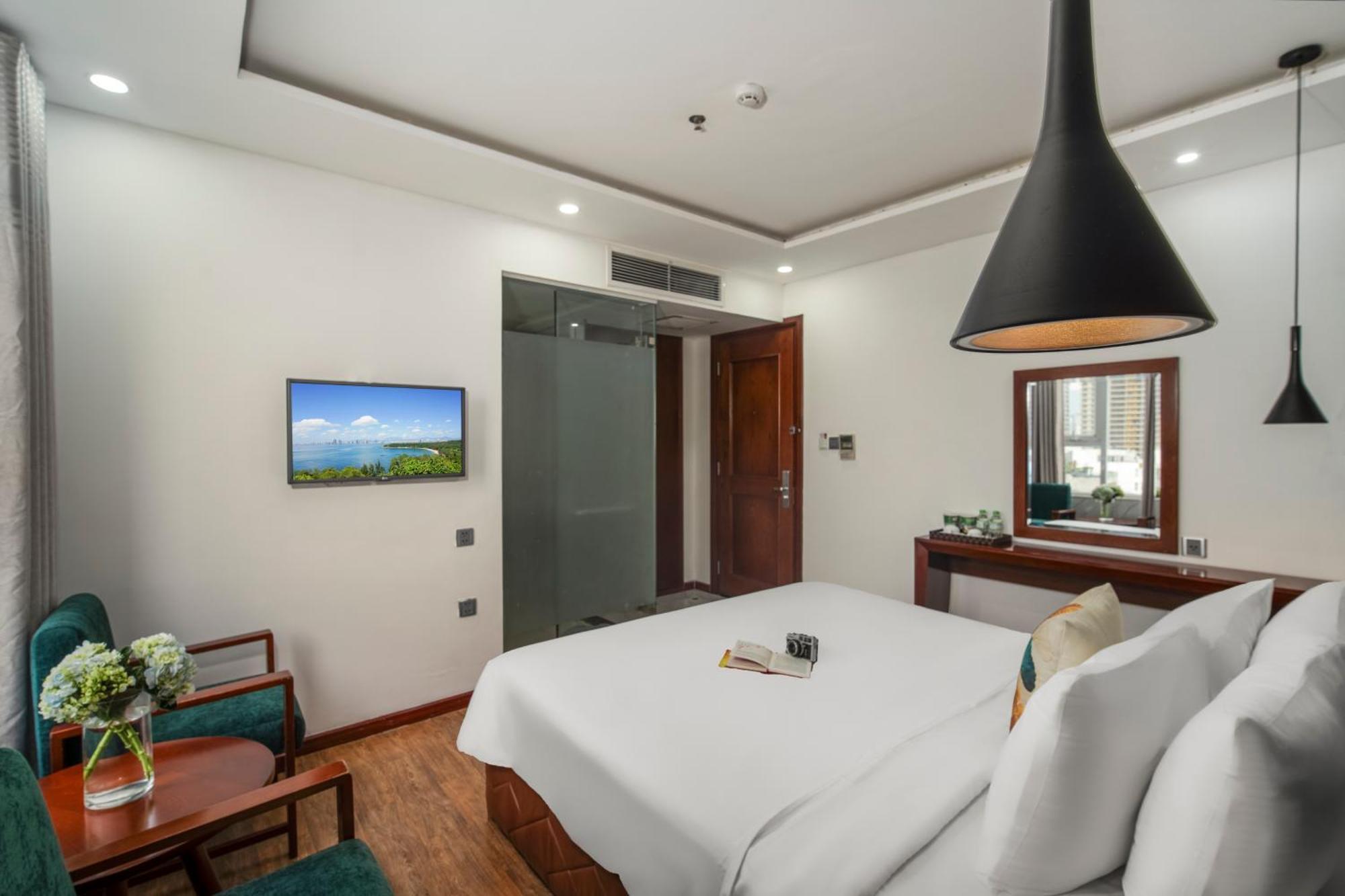 Crystal Hotel By Ha My Da Nang Buitenkant foto